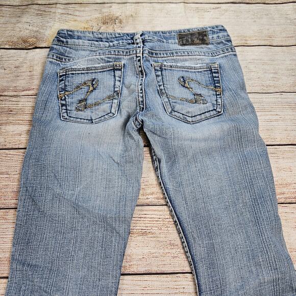 Silver Jeans Twisted Bootcut Womens Size 26 Blue Distressed Denim Crop Raw Hem - Picture 8 of 8